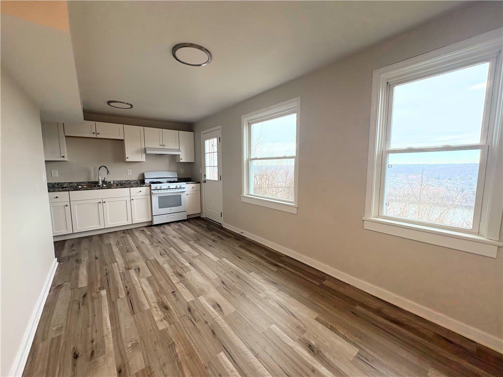 360 Hemlock Dr – photo 4