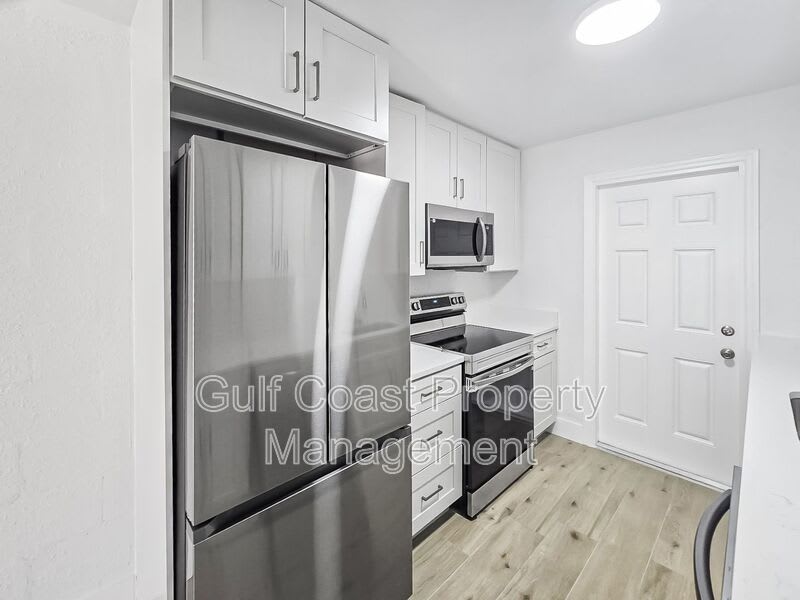 518 12th St W – photo 3