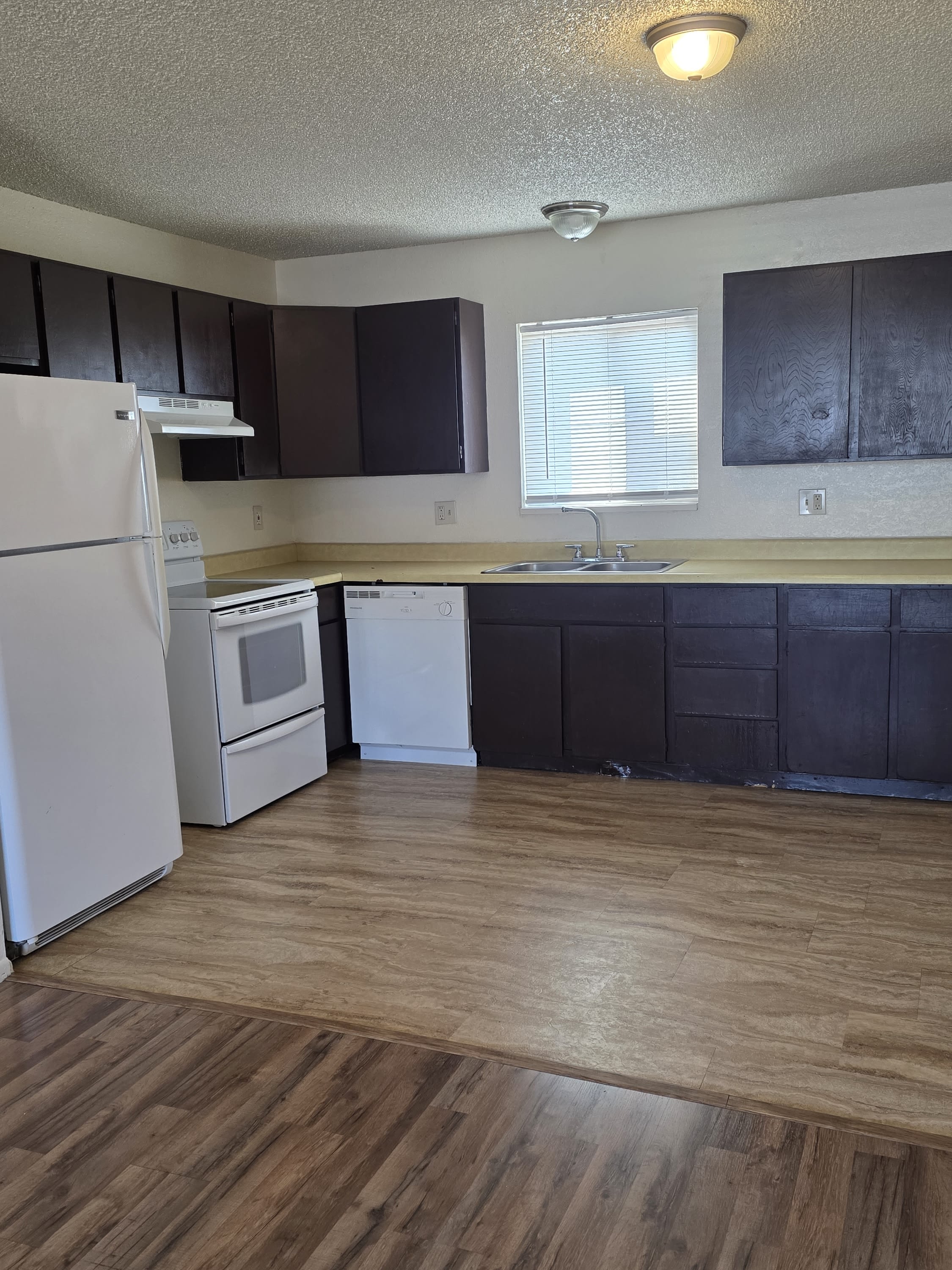 2543 Grand Avenue 1 – photo 2