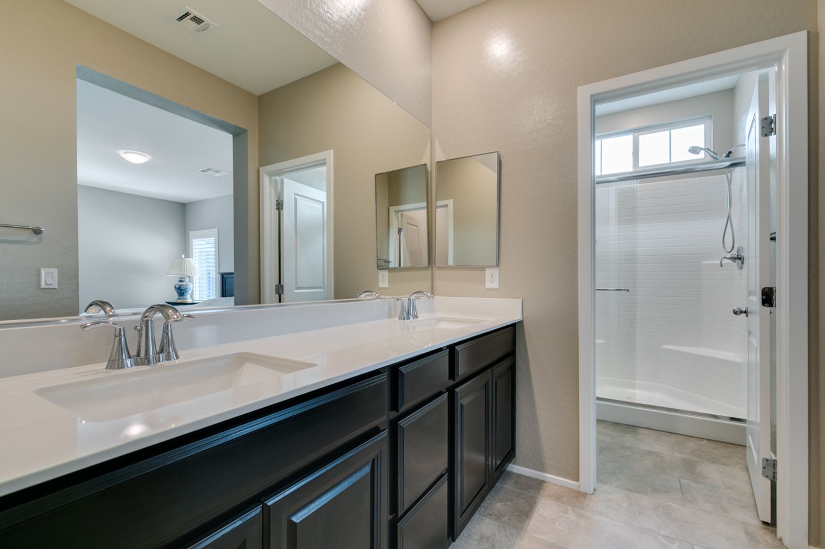 Luxury Fully Furnished 2Bed/2.5Bath Townhome in Gated Community – photo 5