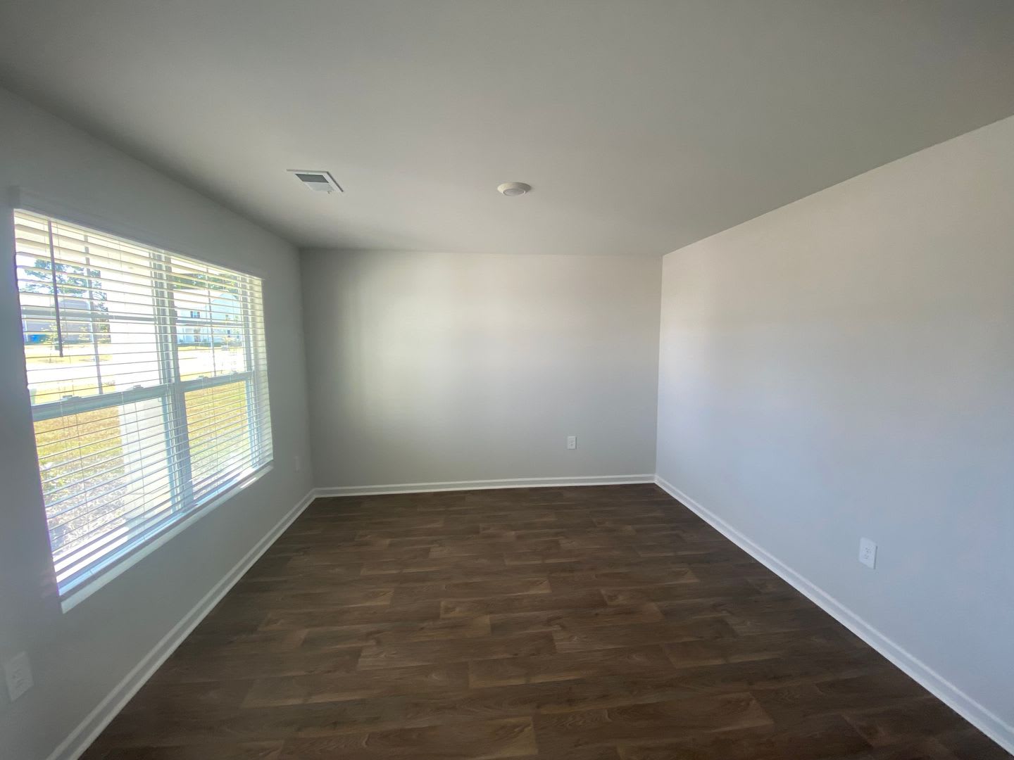 September Special 1000 Off First Months Full Rent With Acceptable Credit And Application 4 Bed 2 5 Bath Home Located In The Windsong Ii S D Rincon Ga – photo 5