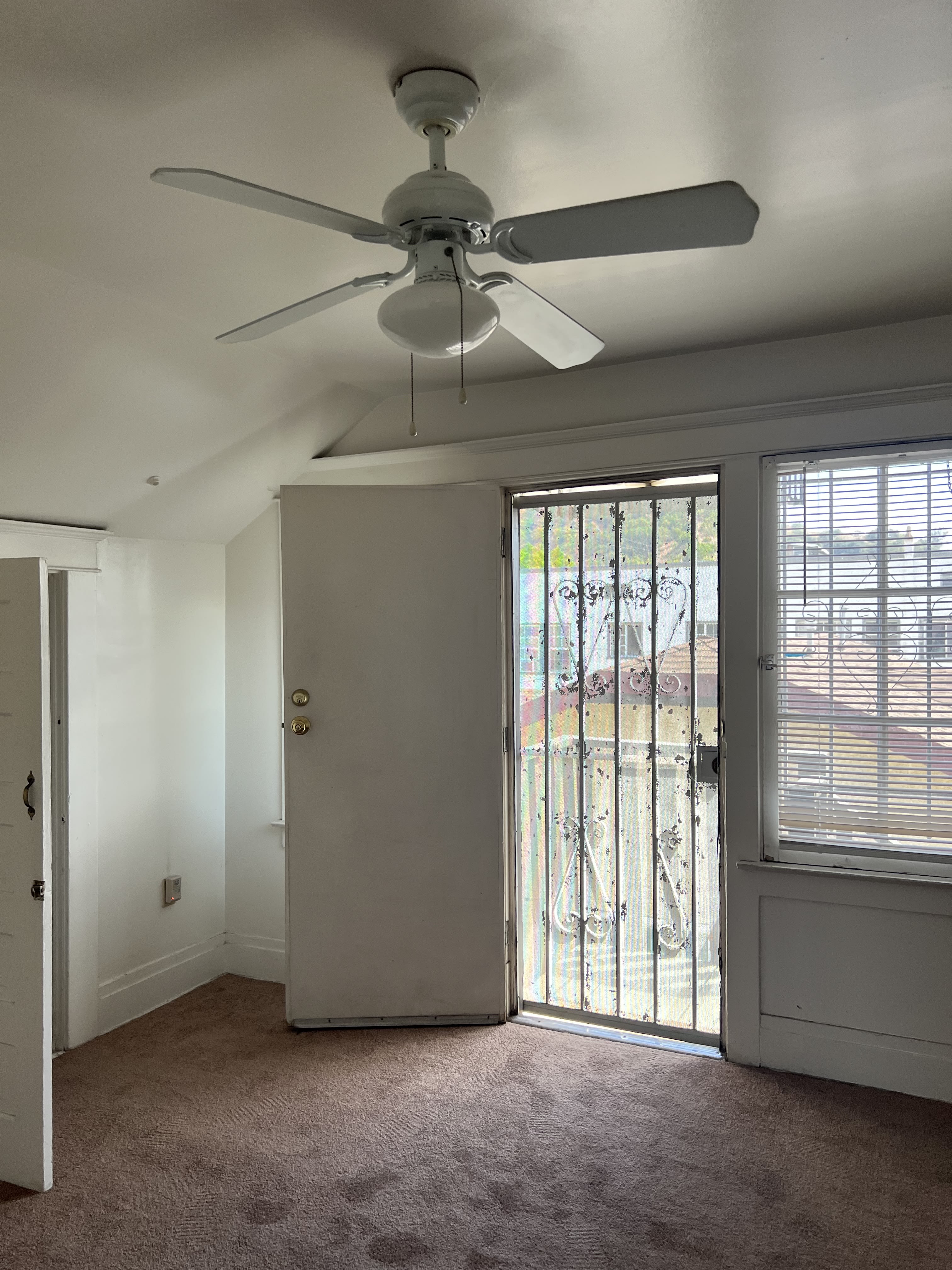 4122 1/2 North Griffin Avenue – photo 2