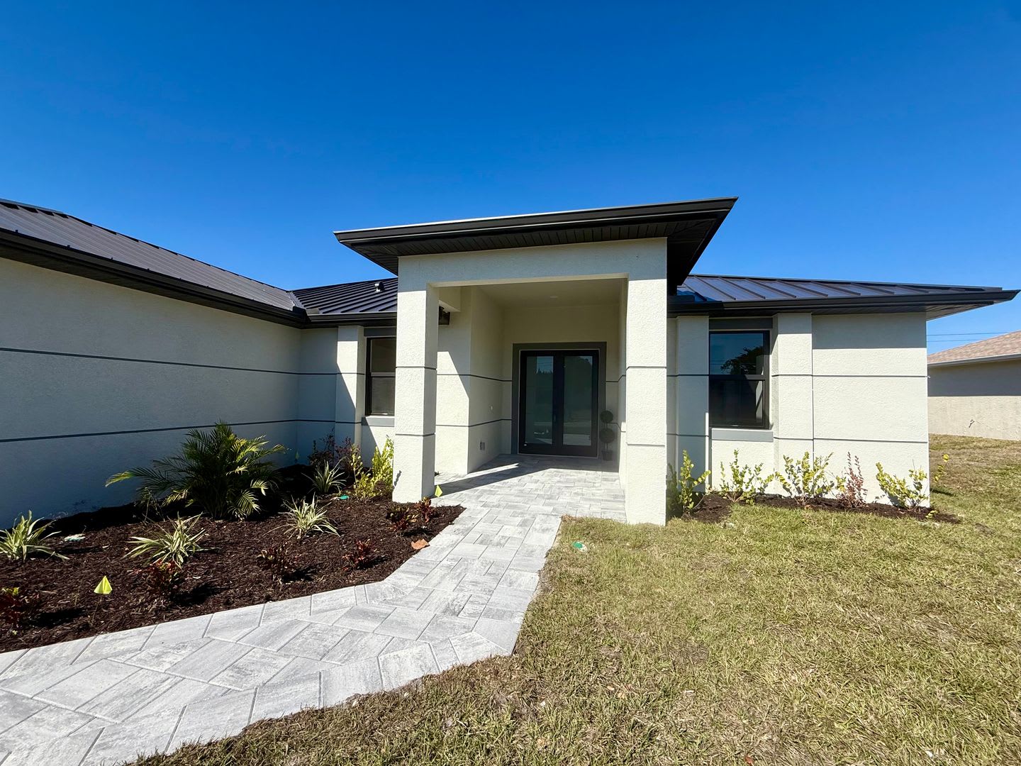 Brand-New Waterfront Luxury in Cape Coral – photo 3