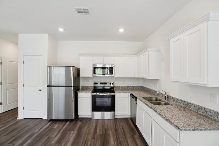 2572 Coventry Street Southwest – photo 5