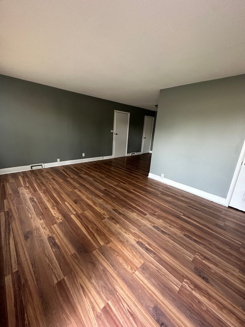 4 Bedrooms 1 Full Bathroom The House Is Very Spacious Living Room Dining Room And Full Kitchen Includes The Appliances Fridge And Stove The House Is Section 8 Ready If You Have Any Questions Or Concern – photo 3