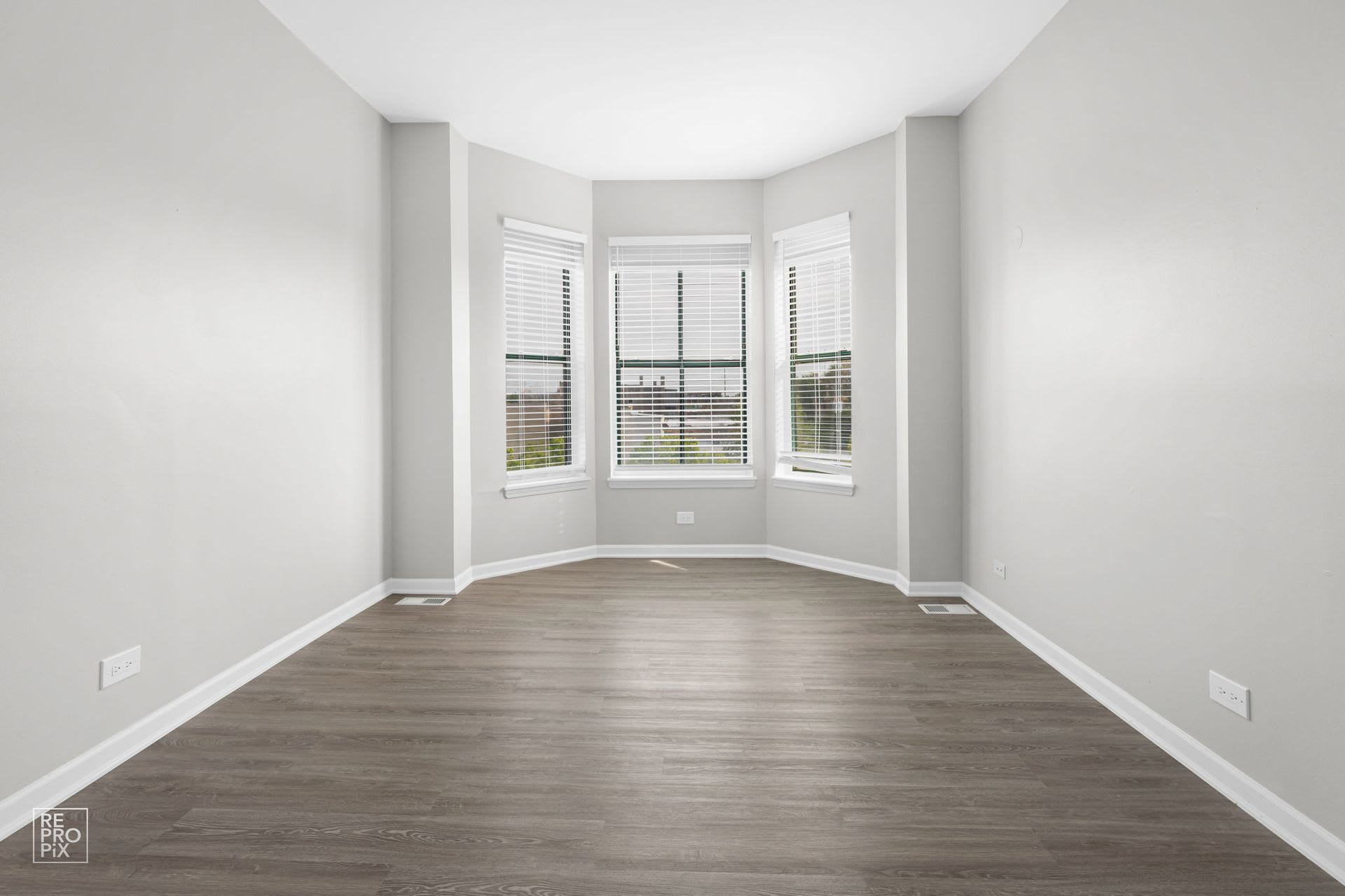 8954 S Commercial Ave – photo 4