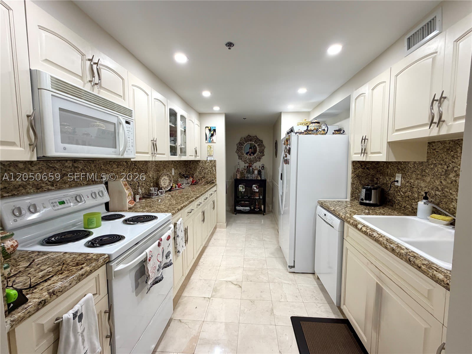 3200 Collins Ave – photo 4