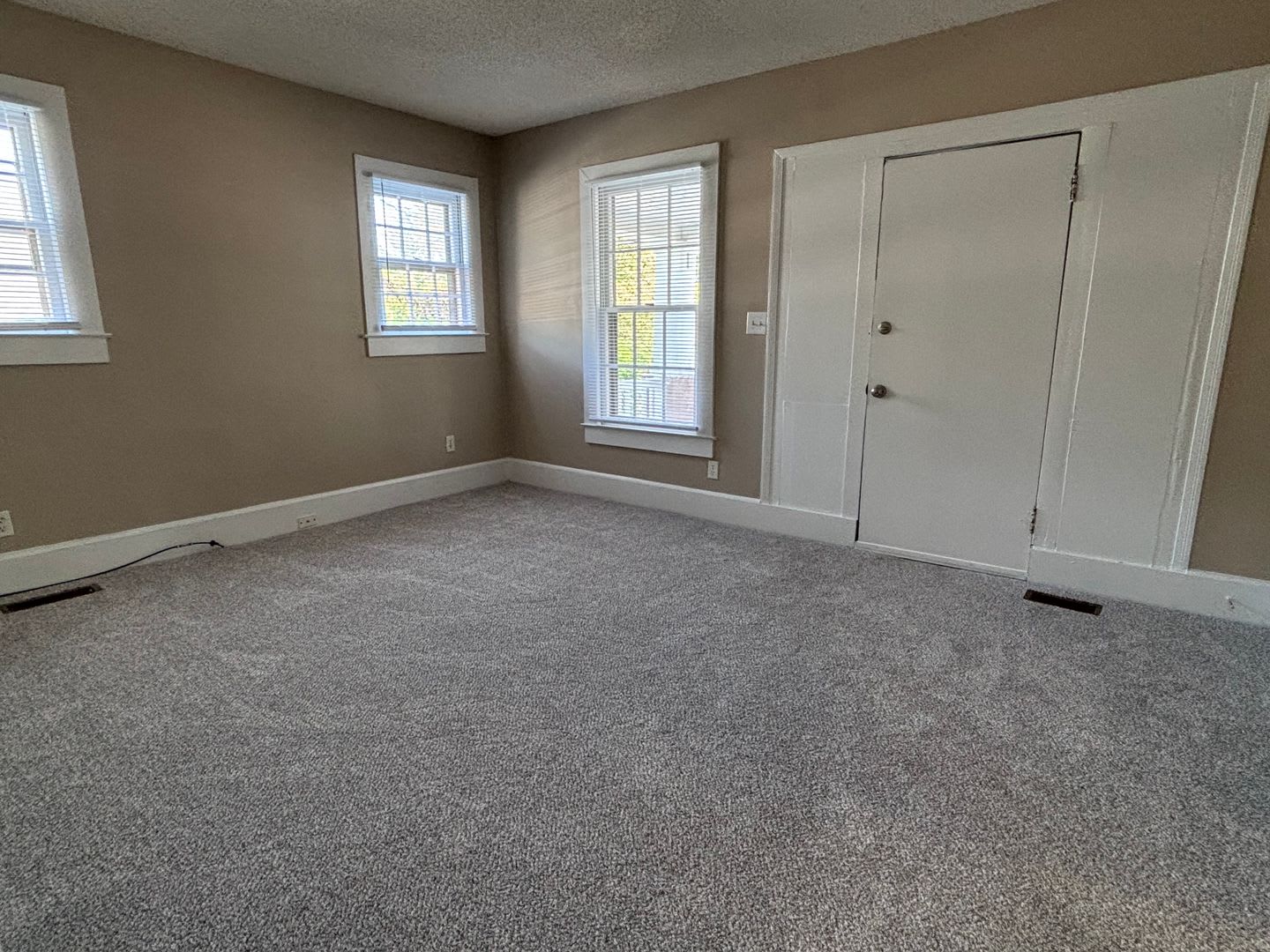 3-bedroom Close to South Elm Street – photo 2
