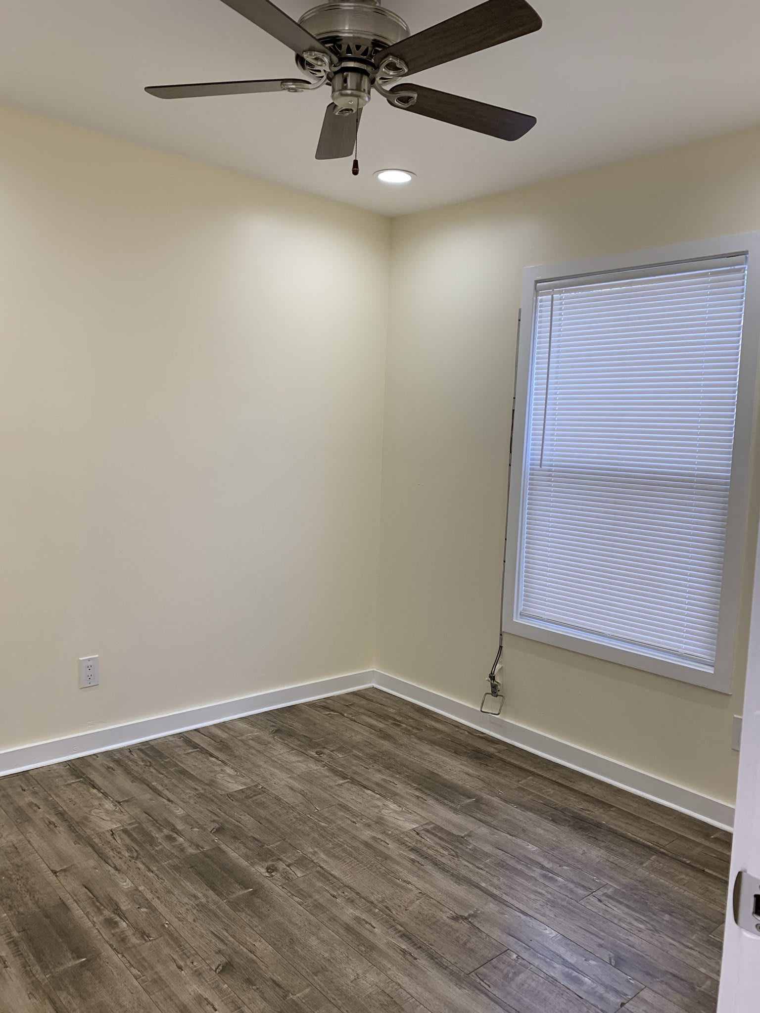 914 W 81st Street – photo 2