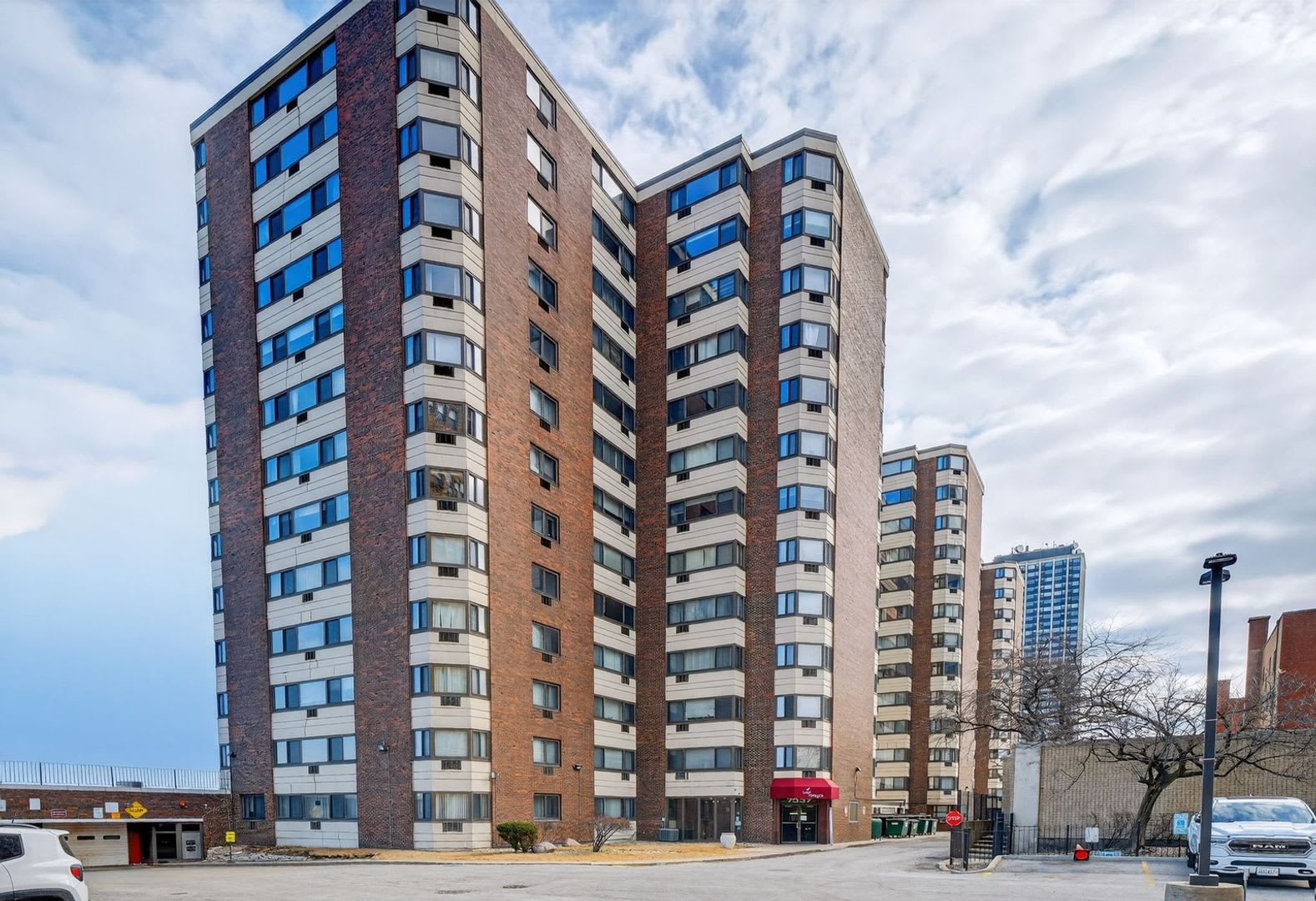 No Move In Fee No Deposit Based On Credit Lakefront Studio High Rise Heat Water Included – photo 2