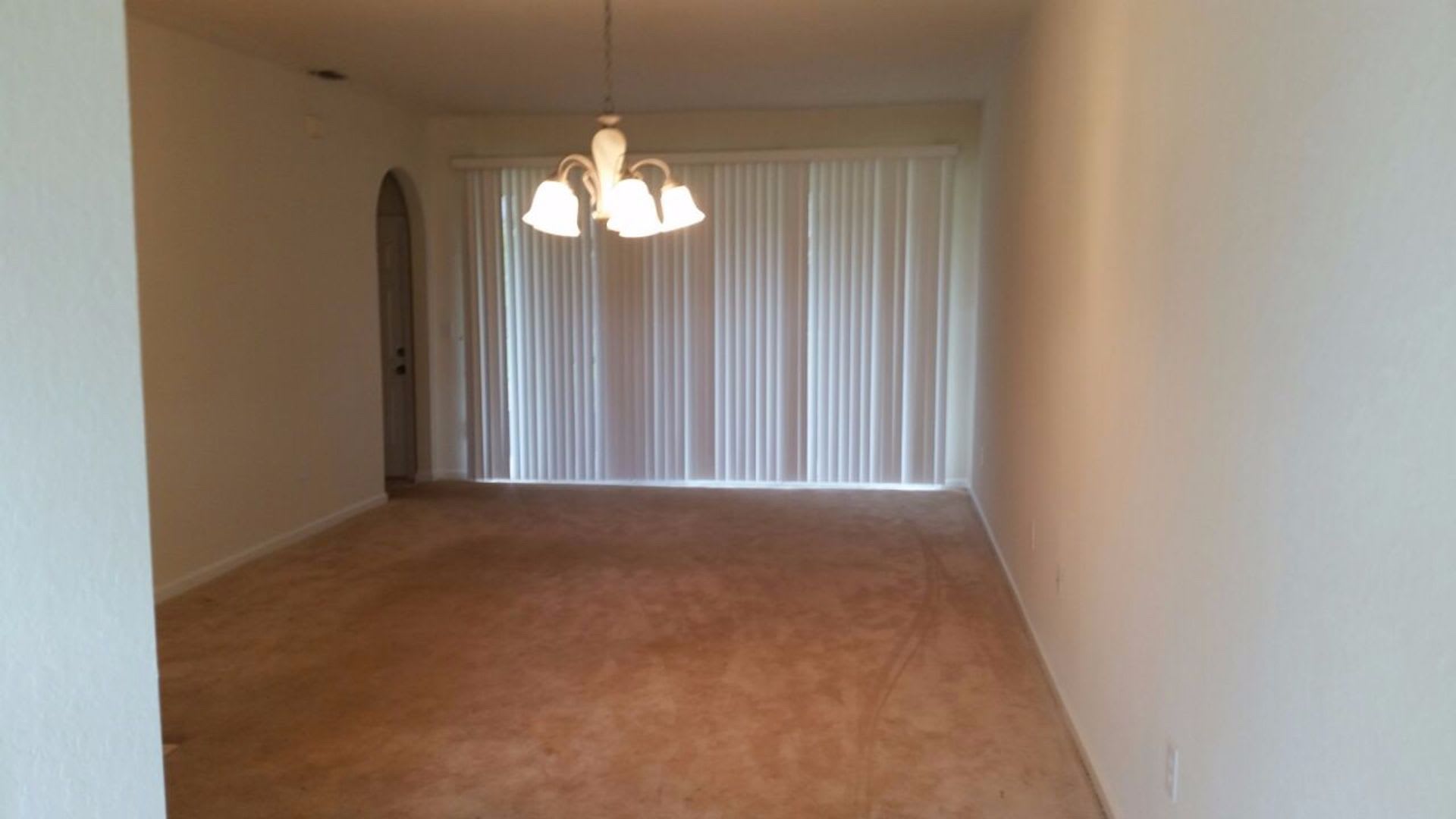 This Beautiful And Well Kept Townhouse Features 3 Bedrooms And 3 Bathrooms Located At Trafalgar Village – photo 5