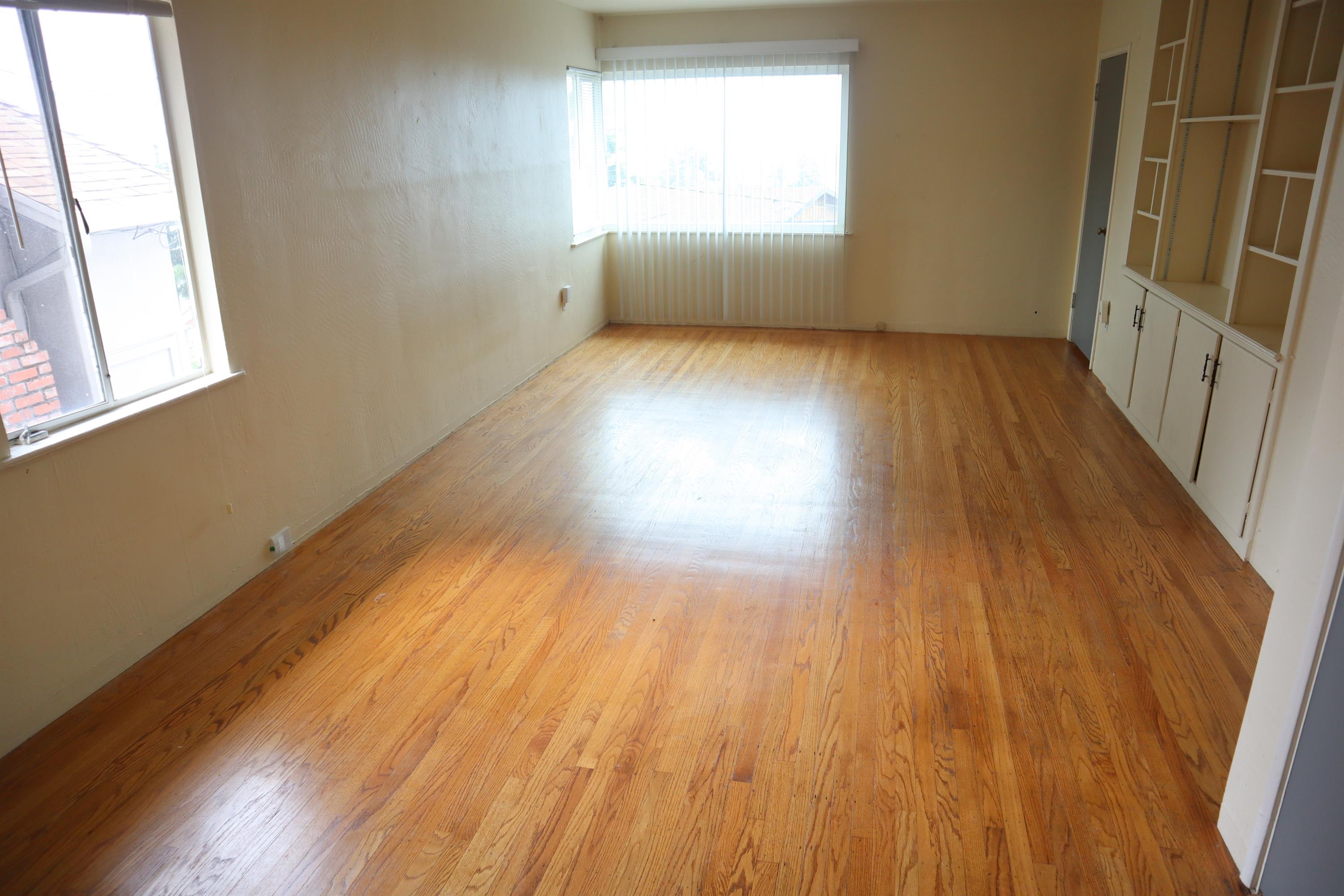 6518 Outlook Avenue – photo 2