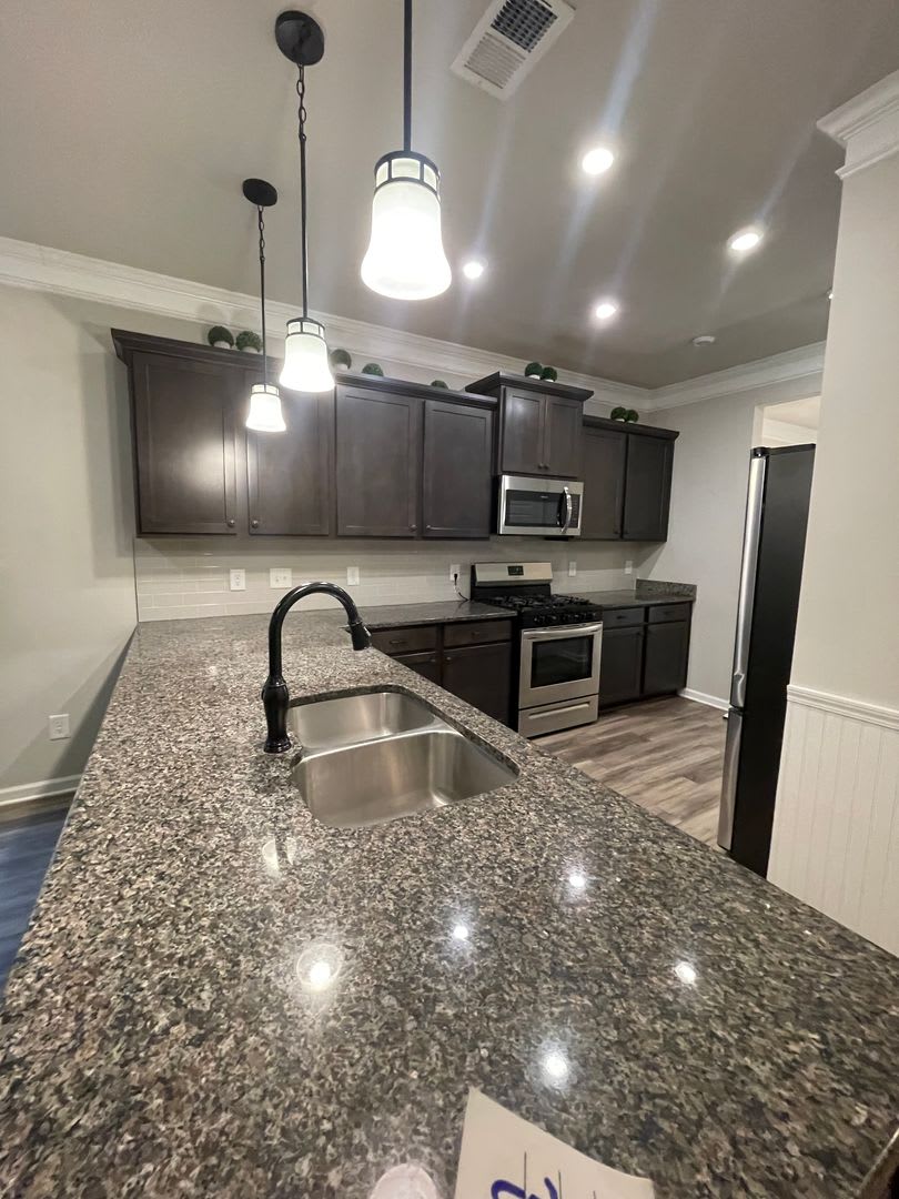 Beautiful Home in Gated Community with Premium Amenities! – photo 5