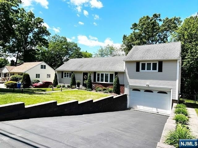 321 Maplewood Drive – photo 2