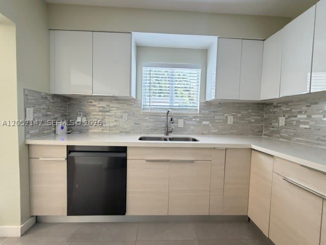 1330 Marseille Dr – photo 2