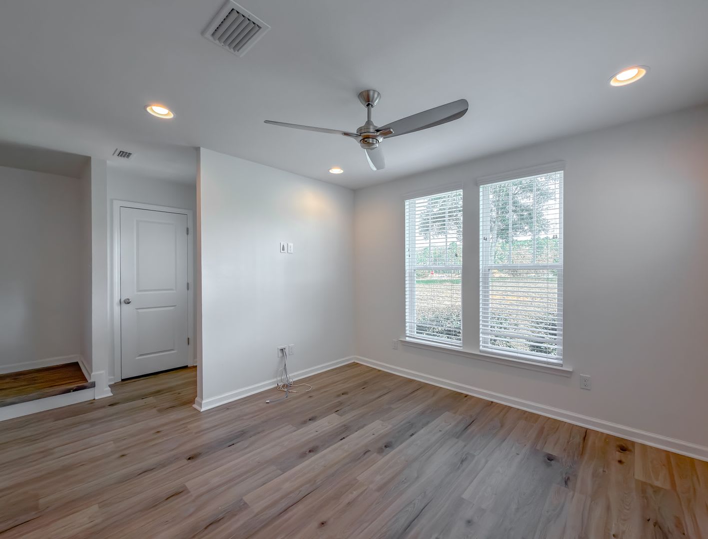 Canopy Modern Ne 3 2 5 W Stainless Steel Appliances Granite Counters Resort Style Amenities 2075 Month Avail Now – photo 4