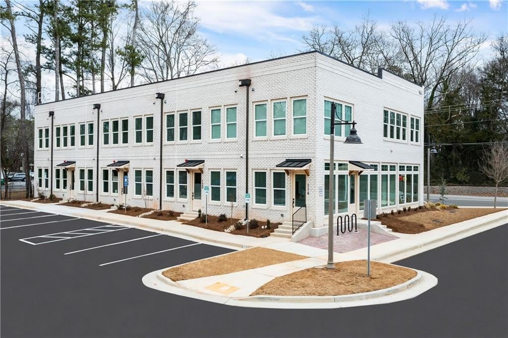 9040 Main Street – photo 1
