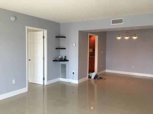 4154 Inverrary Drive – photo 2
