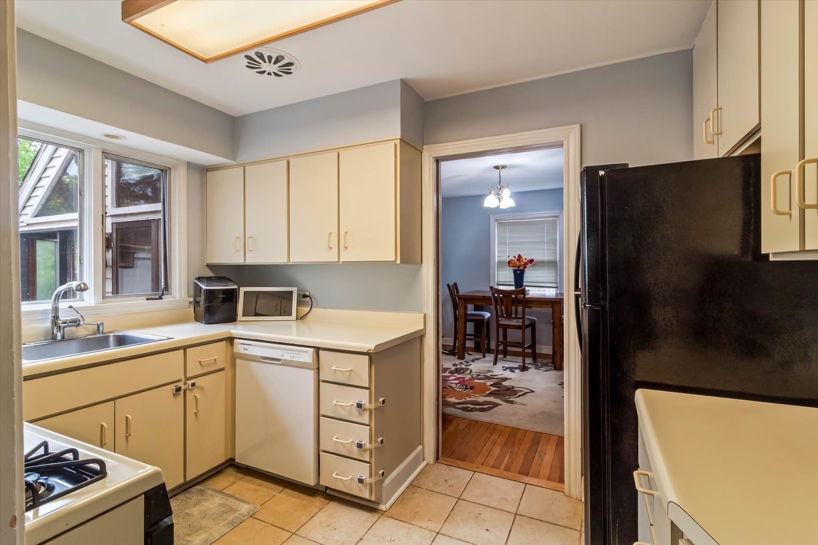 745 Greenview Place – photo 5
