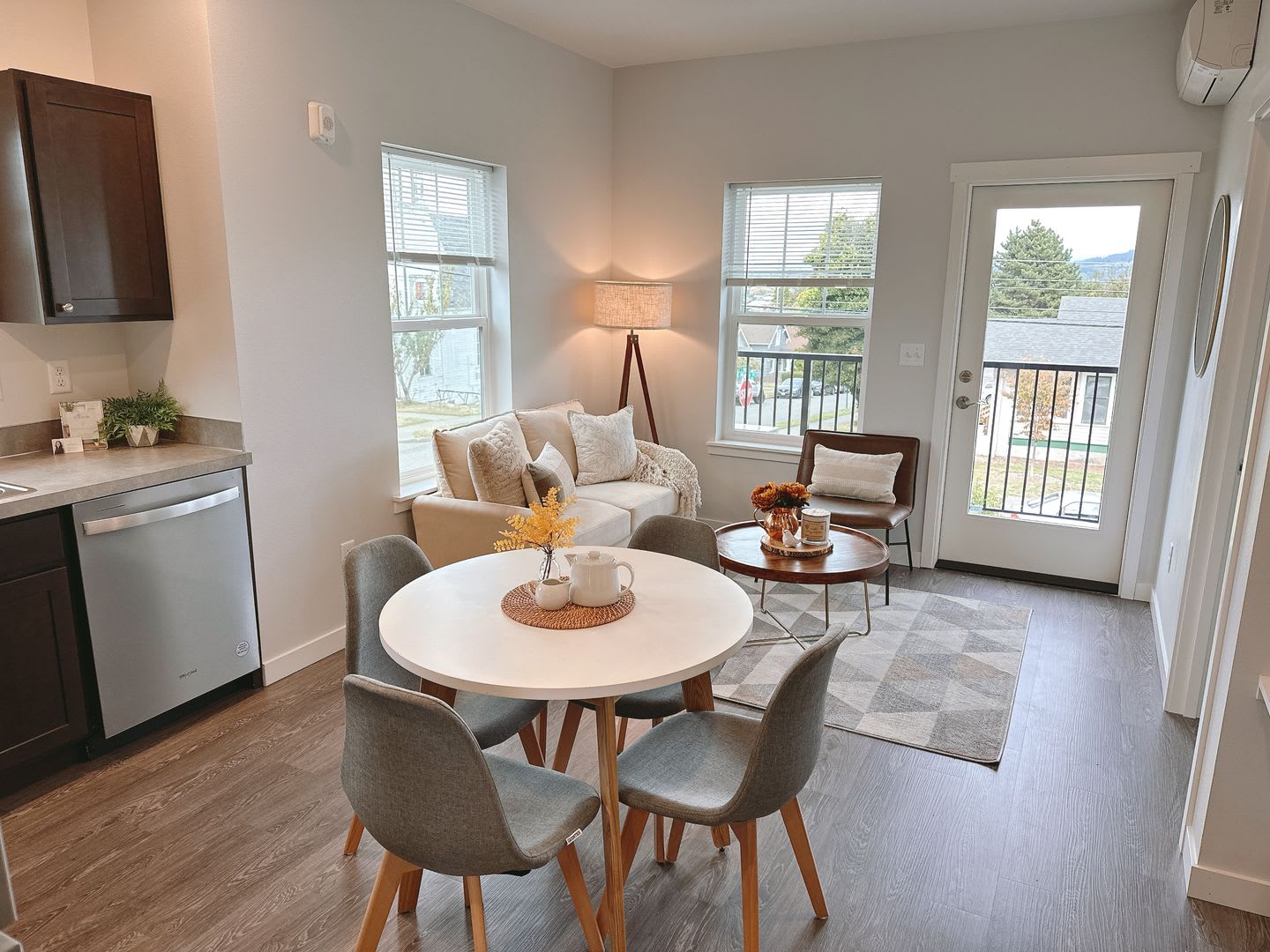 600 E Maple St – photo 3
