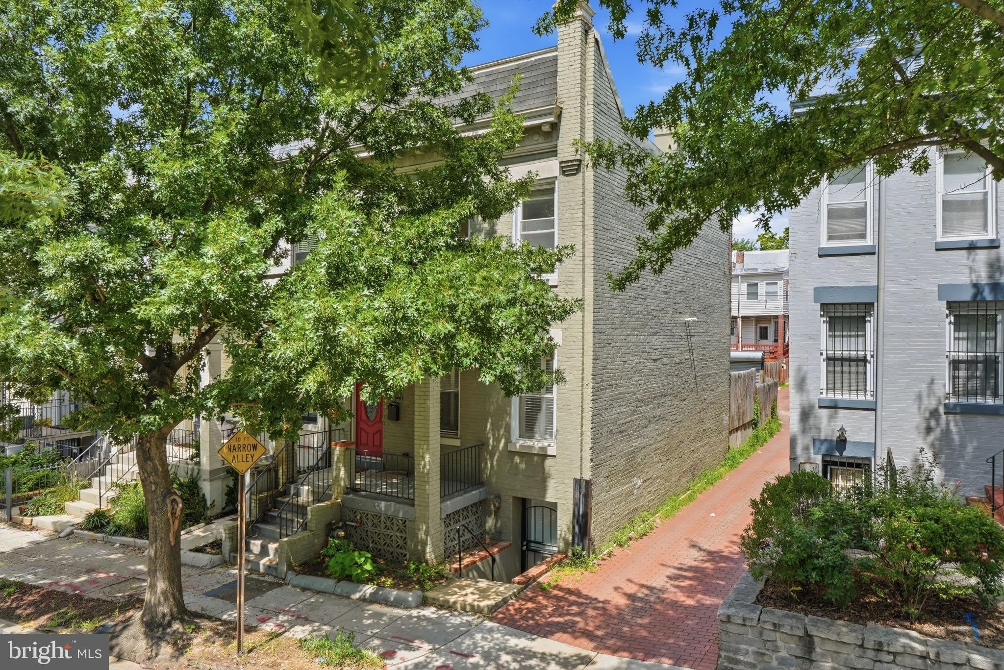 601 KENYON Street NW – photo 3
