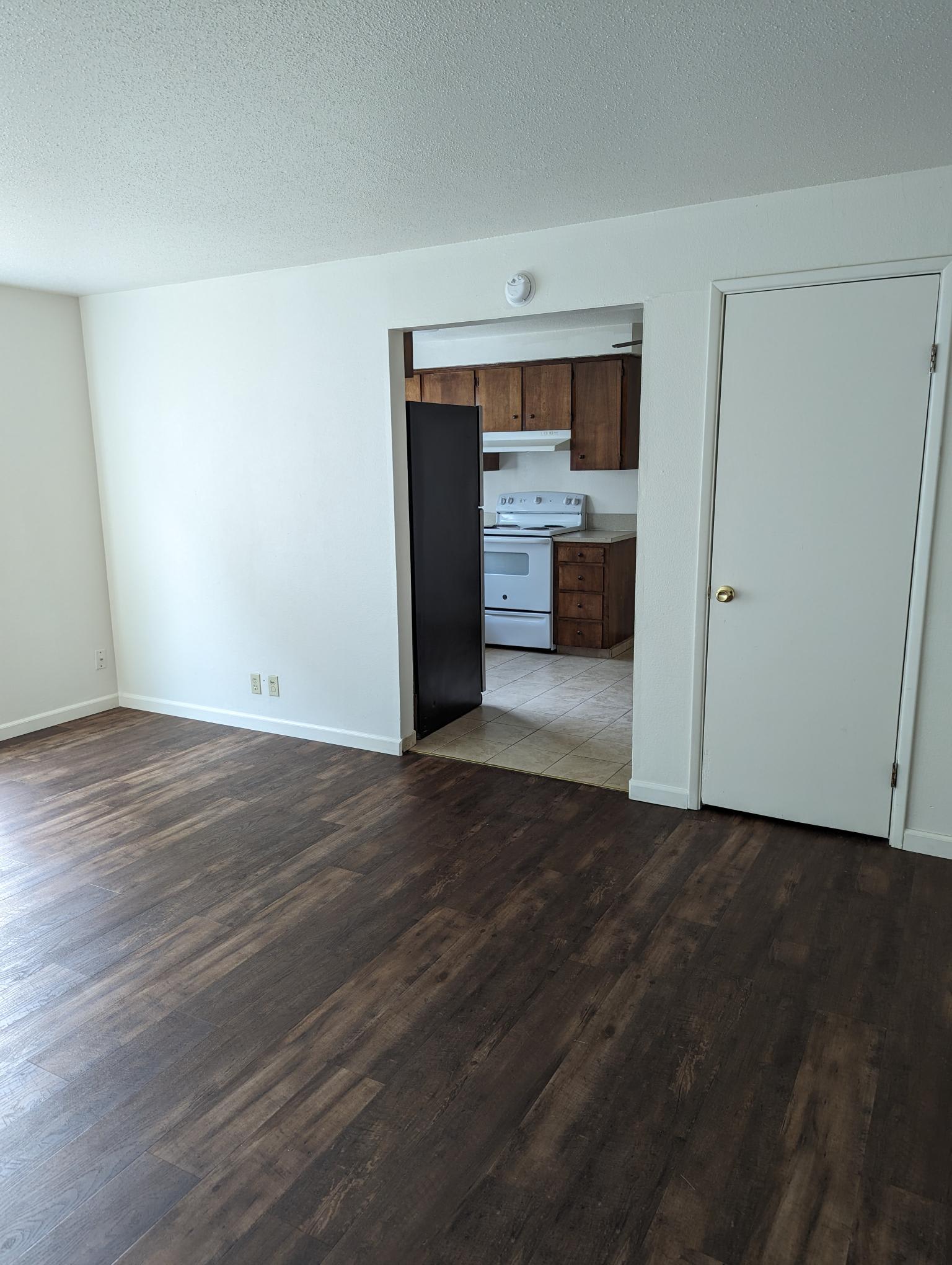 3247 Center Street Northeast – photo 3