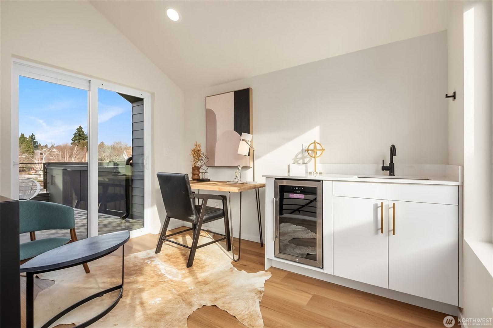 Elegant Ballard 2 year old townhome – photo 4