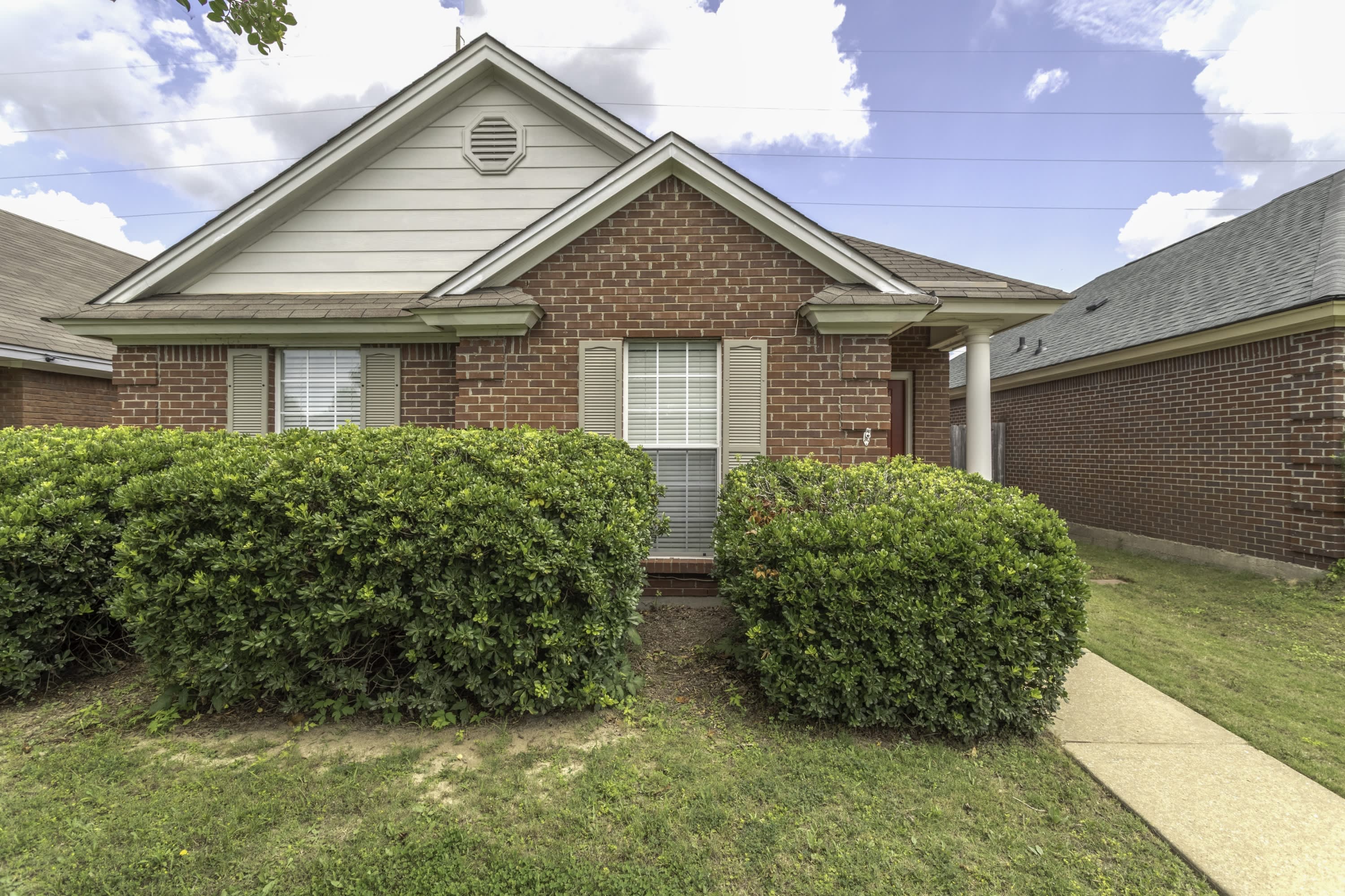 1161 Stafford Drive – photo 2