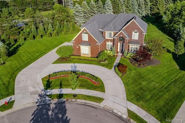 16946 NIAGARA Drive – photo 1
