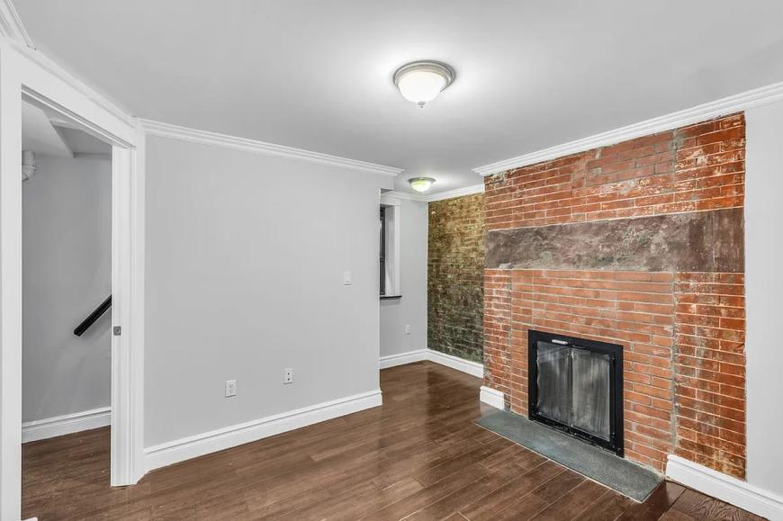 562 Hudson St – photo 5