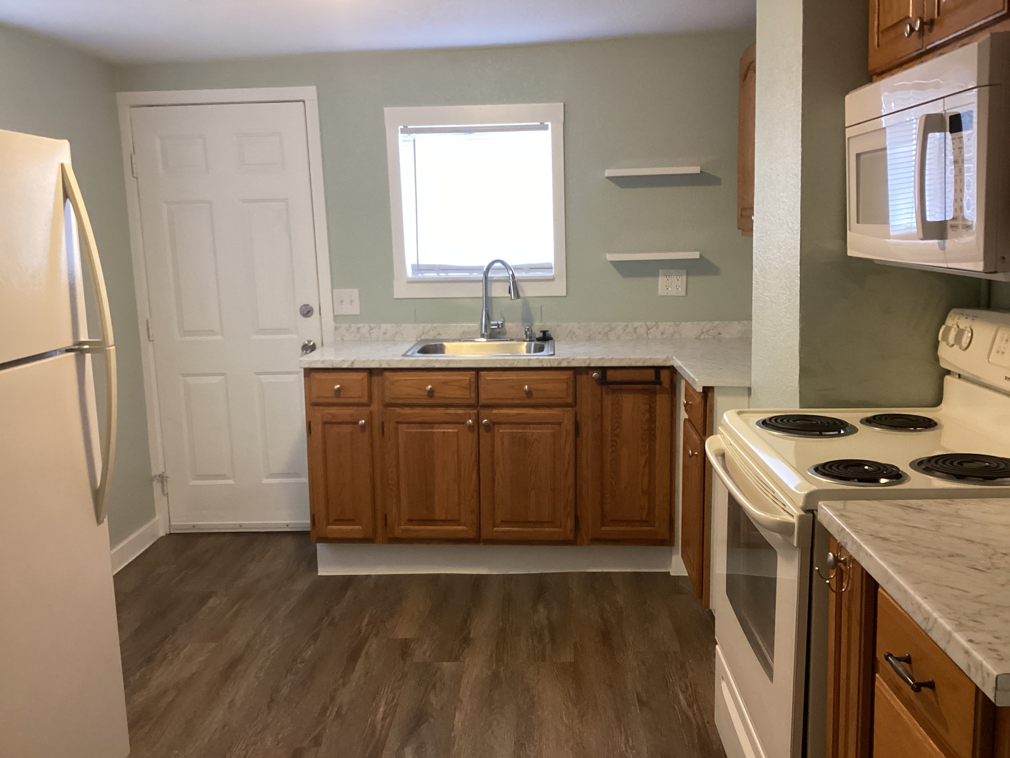 1102 E 2nd St – photo 4