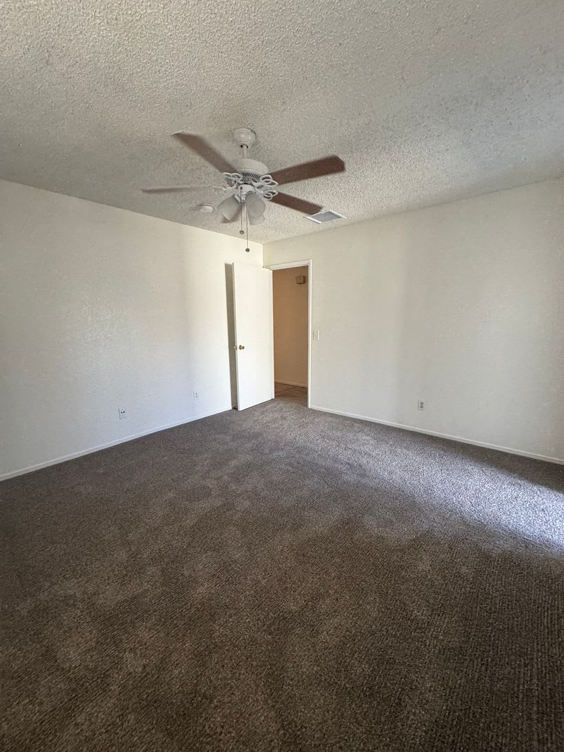 Charming 3 Bed, 2 Bath Home on a large late in Madera Estates Rent – photo 3