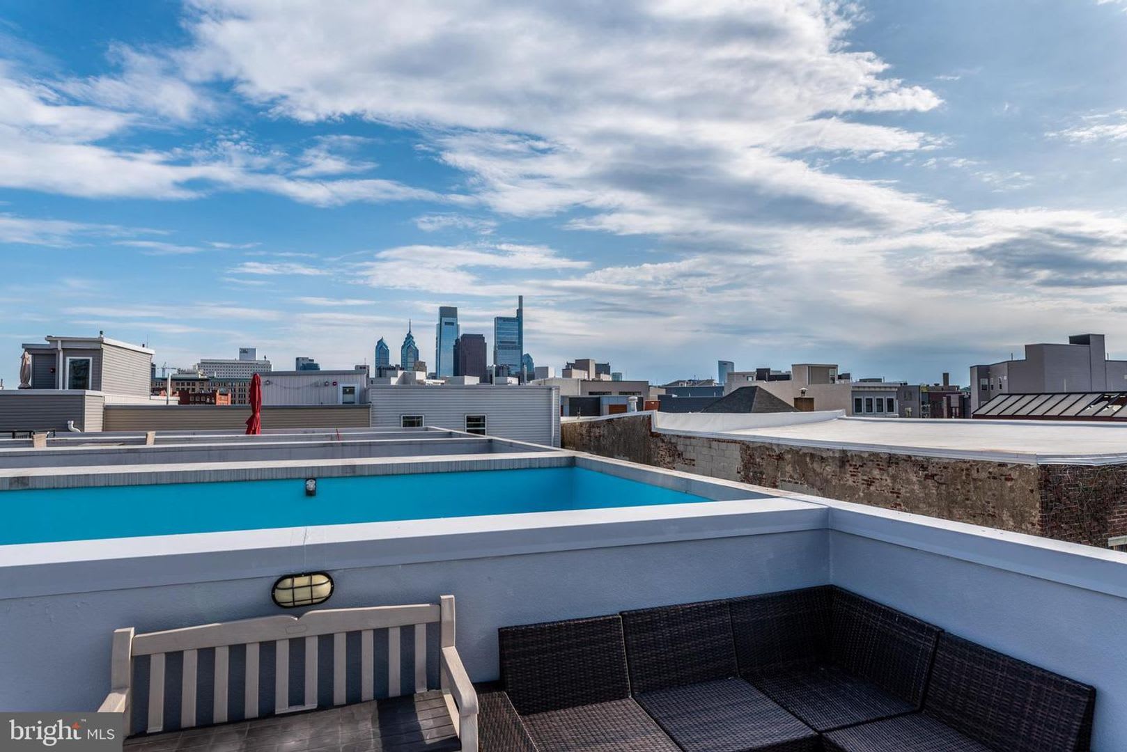 Beautiful Condo with Amazing Roof Top Deck – photo 2