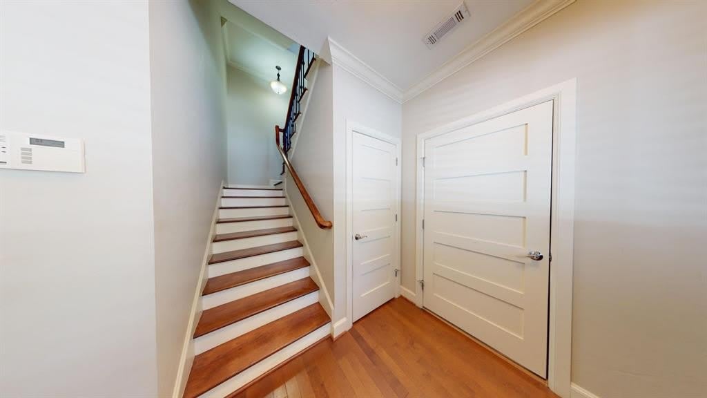 205 N Geary Avenue – photo 5