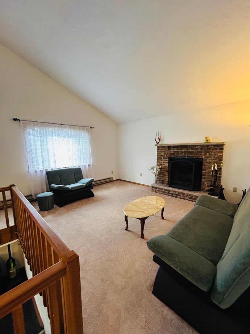Bright and spacious 3-bedroom, 1-bath home featuring a nice backyard – photo 2