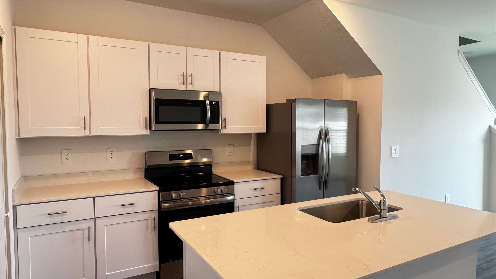 Stunning Brand-New Townhome for Rent in Marion Ranch, Internet, Trash & Lawn Care Included! – photo 3