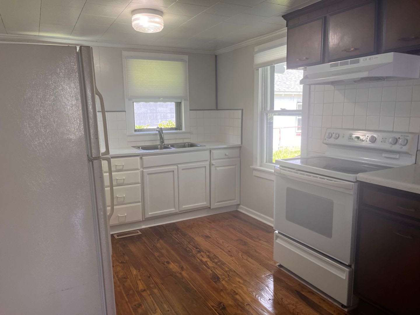 2 bedroom home in Historic Downtown Walking District of Morehead City with fenced in yard – photo 3
