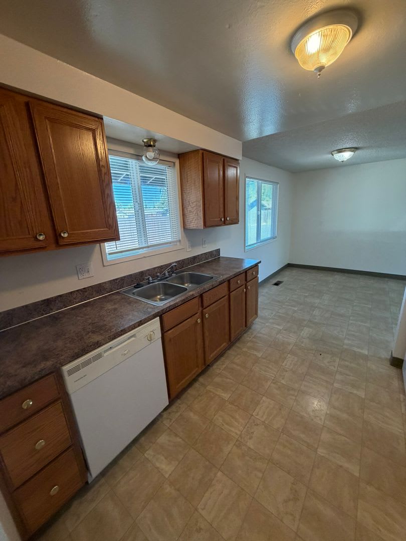 2523 Pine Ln SE – photo 3