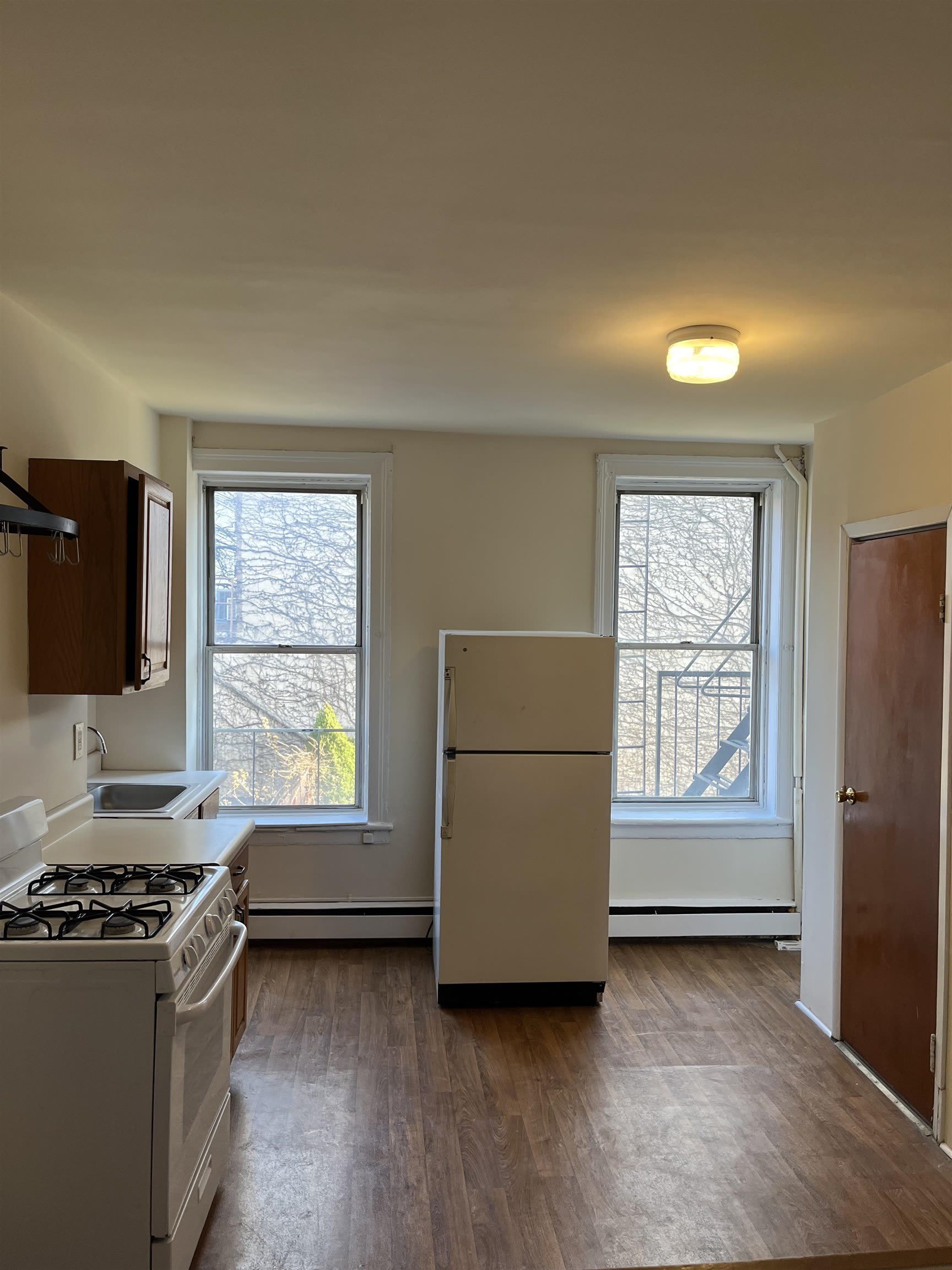 527 Willow Ave – photo 4