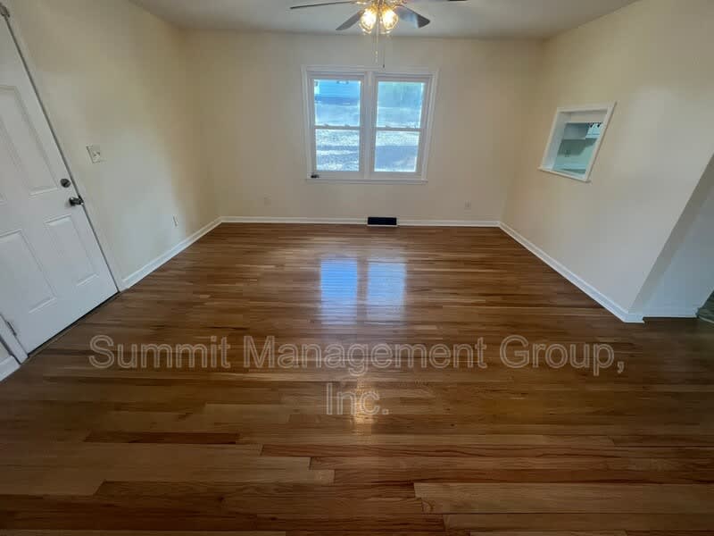 8293 Lakeview Drive Southwest – photo 4