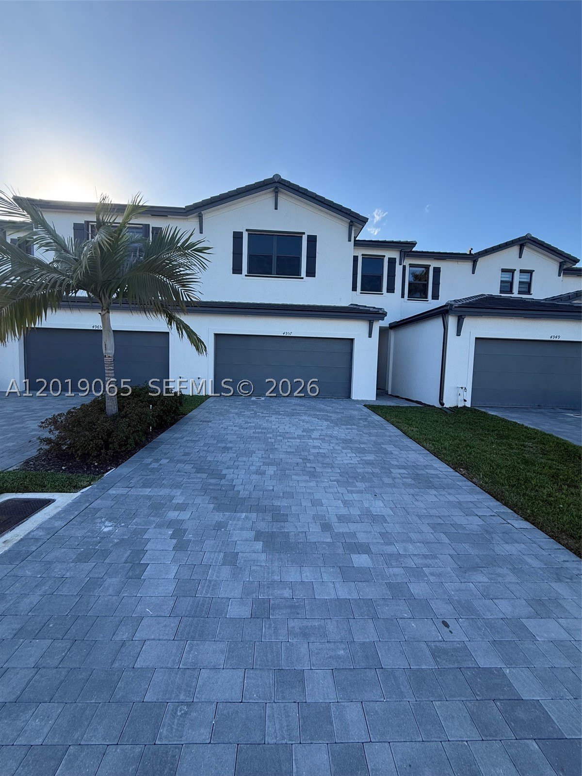 4957 Oakmont Dr – photo 1
