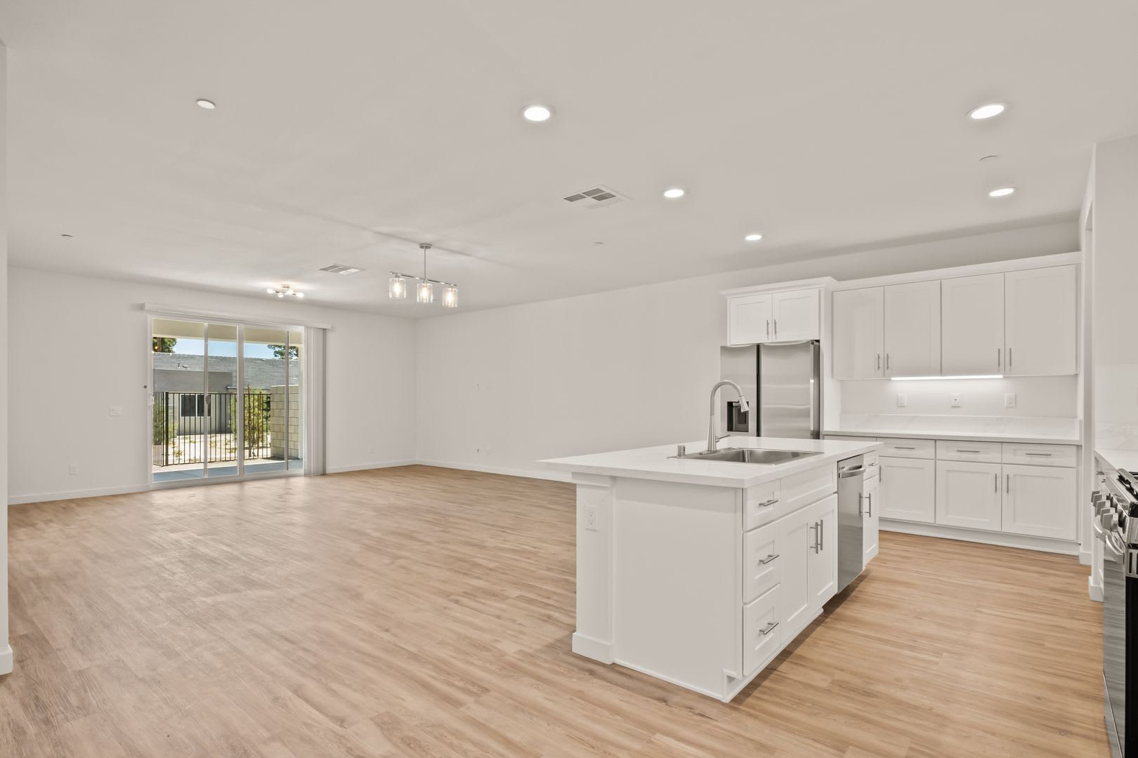 New Home in Gated Indian Palm Country Club – photo 2