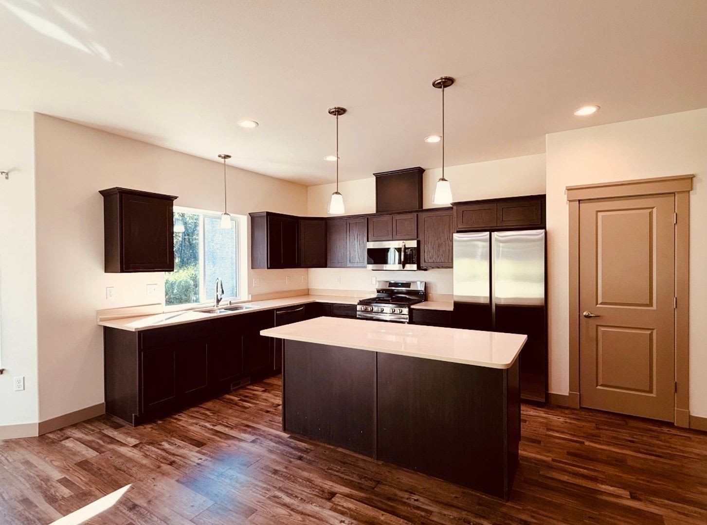 Beautiful, private 3 bed, 2 bath ranch home in the heart of Palmer! – photo 3