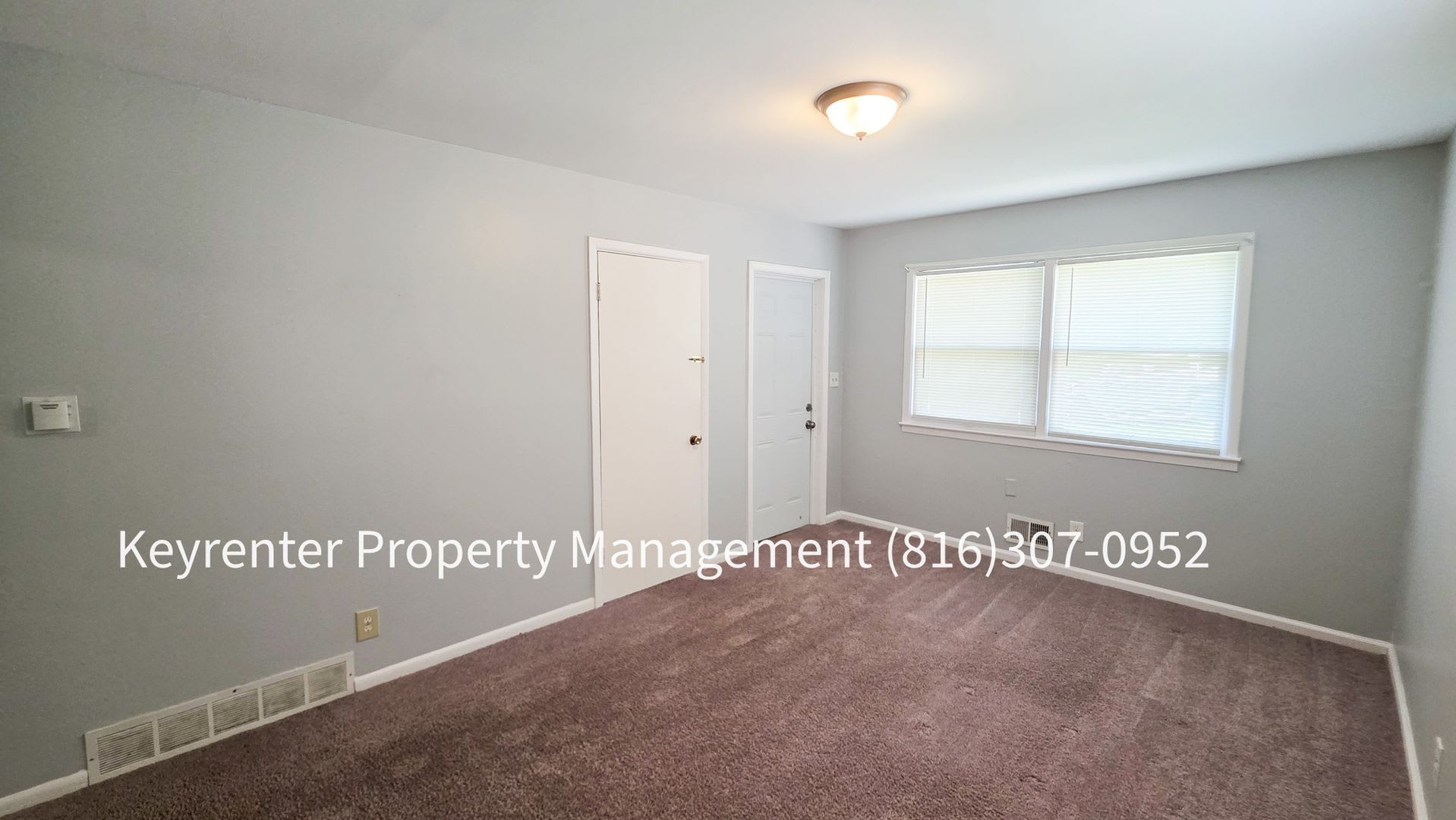 Charming 2-Bedroom Home with Spacious Yard & Off-Street Parking – photo 5
