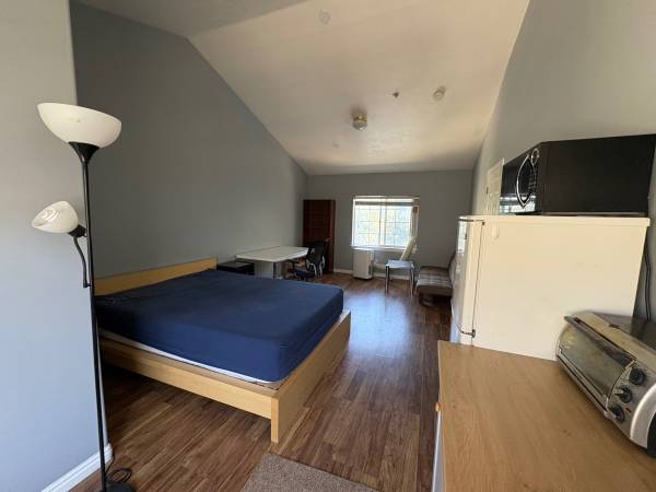 600 S State St – photo 1