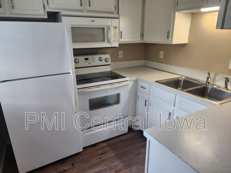 1010 Linden Dr – photo 2