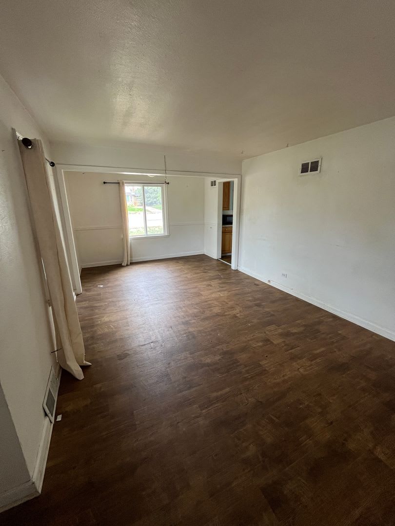 3 Bedroom 1 Bathroom Ranch in East Denver! – photo 2