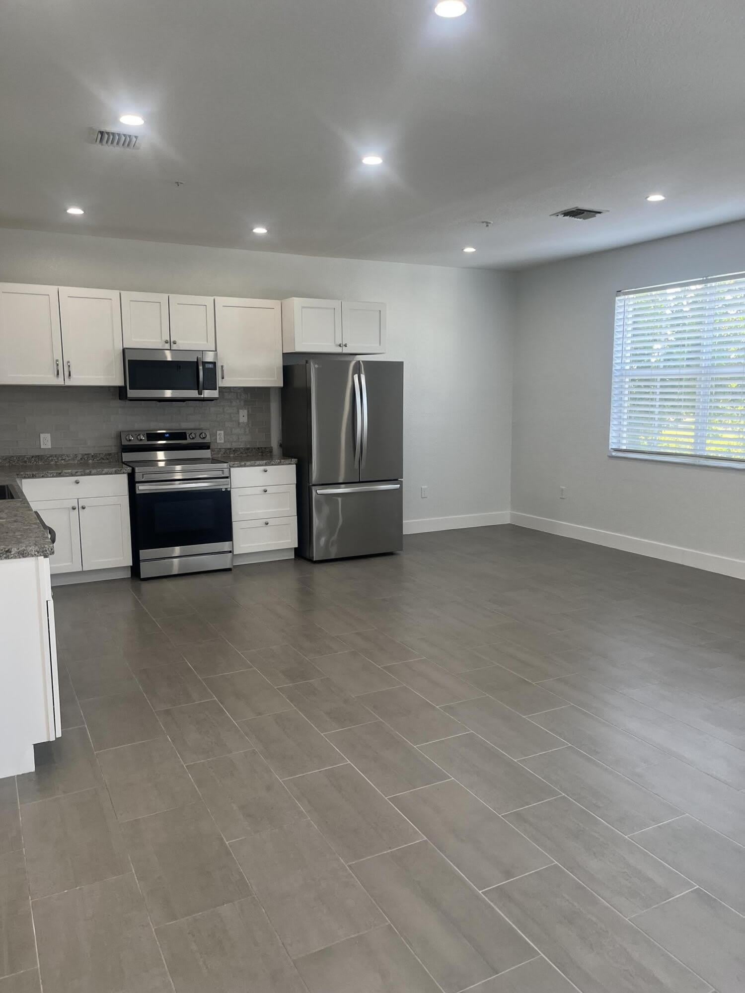 2137 SHOMA Drive – photo 4
