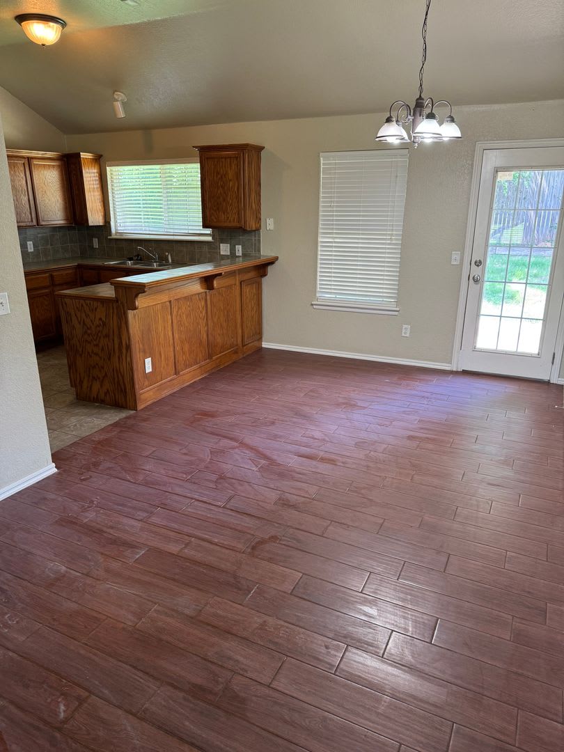 3 bedroom 2 bath home close to campus – photo 3