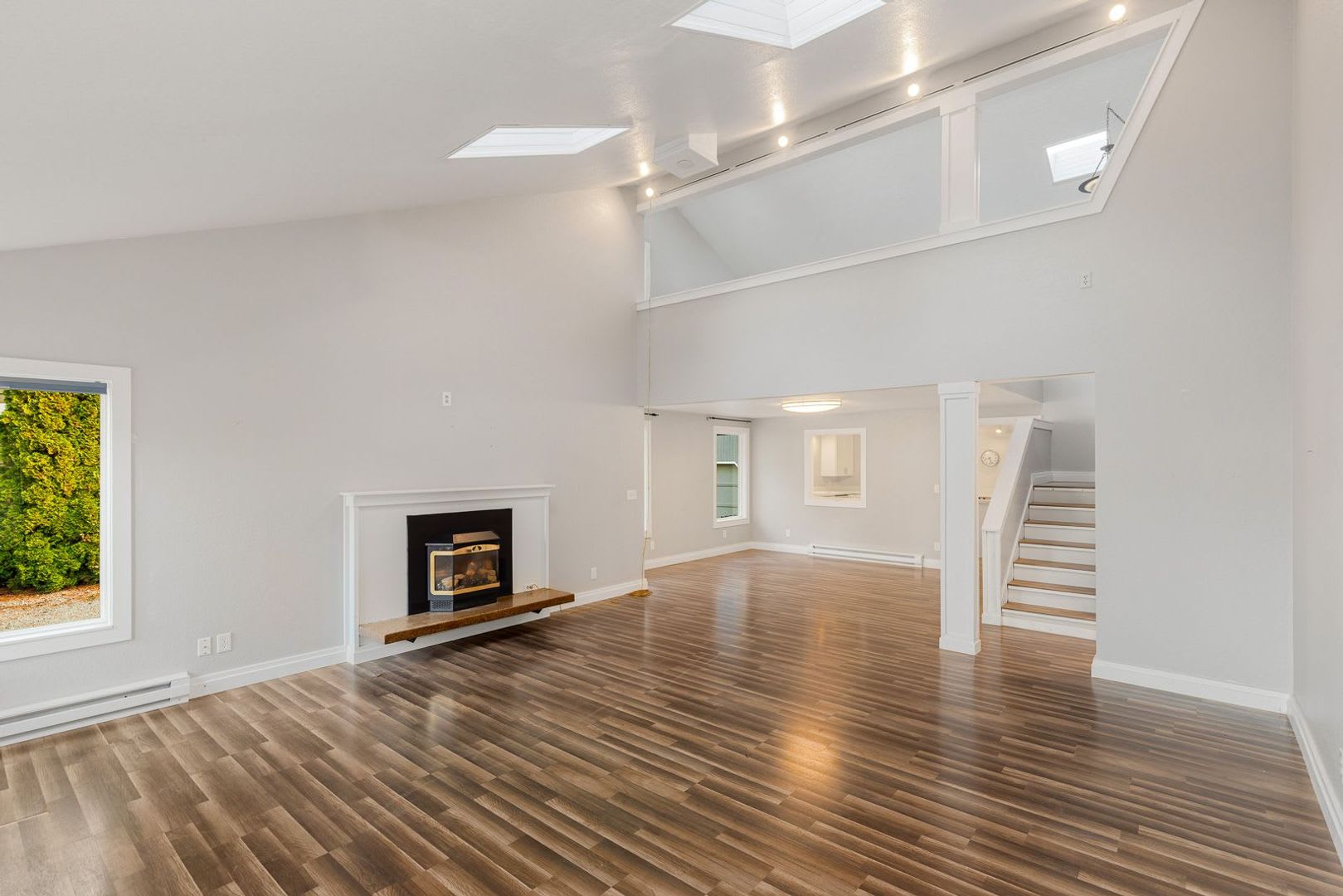 Wonderful 3BD Finn Hill Home in Kirkland with Garage! – photo 3
